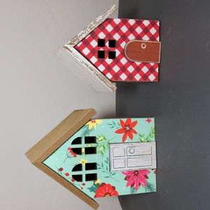 Set of two Pioneer Woman wooden houses